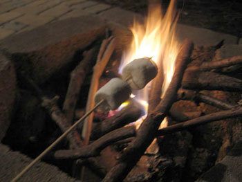 outdoor-fireplace-making-sm