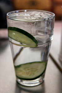 cucumber-water-refreshing-recipe.jpg