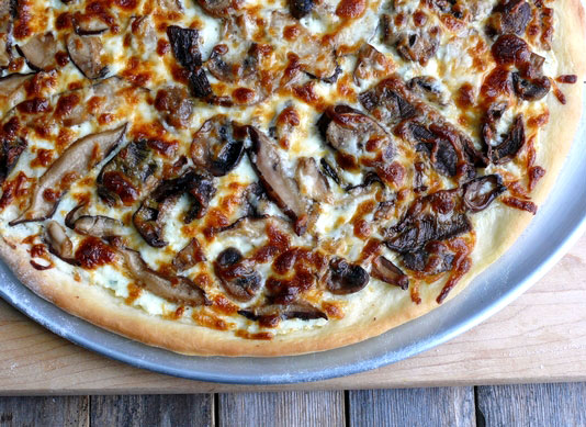 Cheesy-Four-Mushroom-White-Pizza