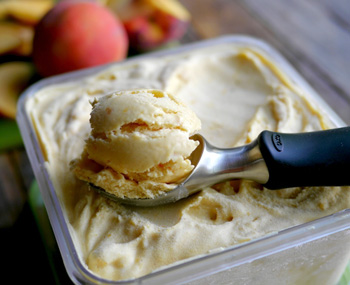 Peach-and-Cinnamon-Ice-Cream