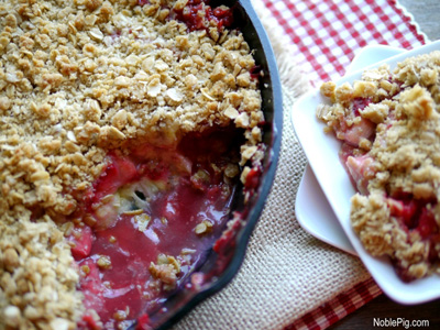 Strawberry-Banana-Crumble-from-Noble-Pig-the-perfect-dessert-with-ice-cream