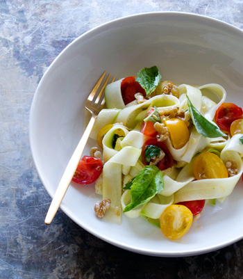 zucchini-raw-pasta-tomatoes.jpg