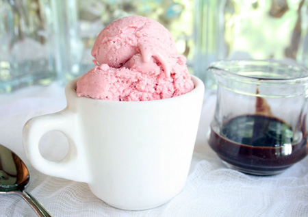 blog-strawberry-ice-cream-011b-1024x682