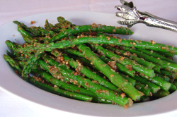 Sautéed Asparagus with Hazelnut Crumble