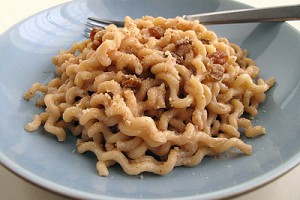Walnut Pasta with Raisins