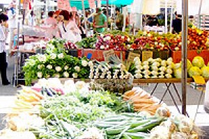 A Farmers' Market on the Edge of the Pacific