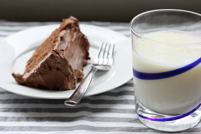 chocolate cake milk