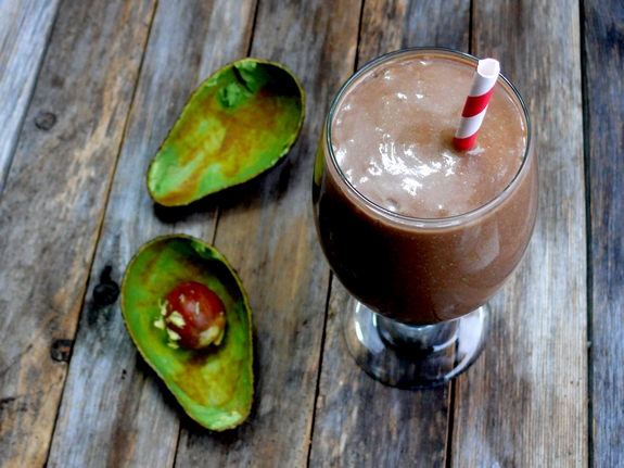 minty-chocolate-avocado-shake